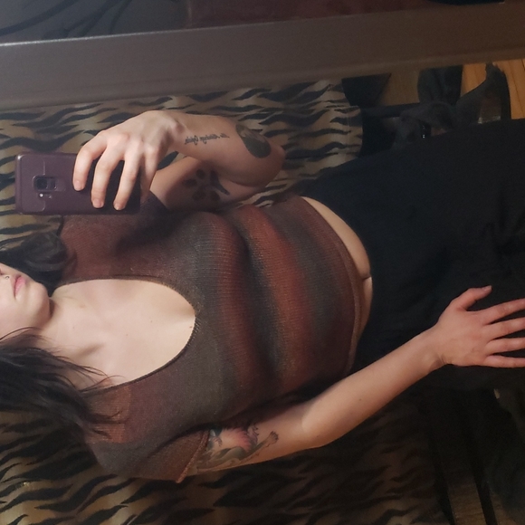 Hand Knit V-Neck Shirt - Picture 8 of 10